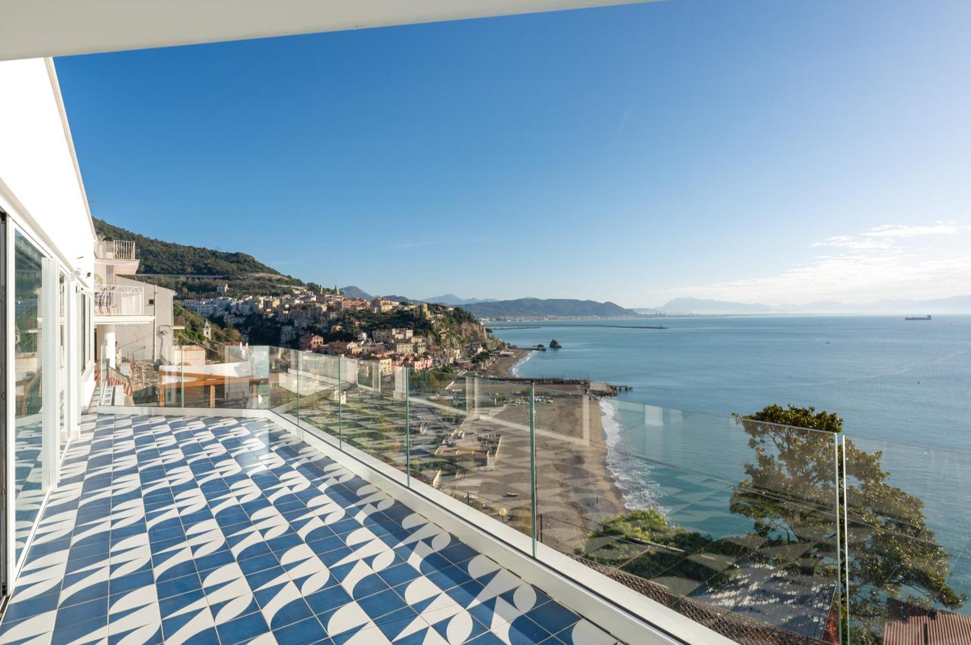 Laguna Blu - Overlooking The Sea On The Amalfi Coast *