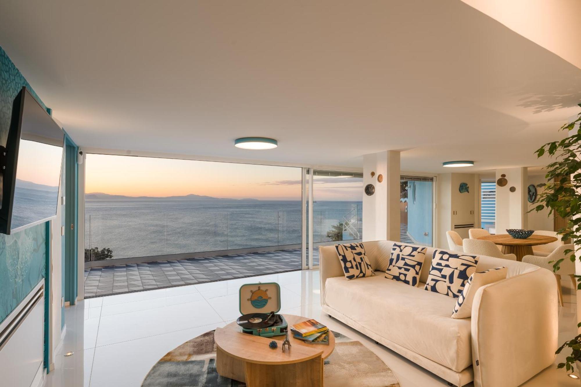 Laguna Blu - Overlooking The Sea On The Amalfi Coast *
