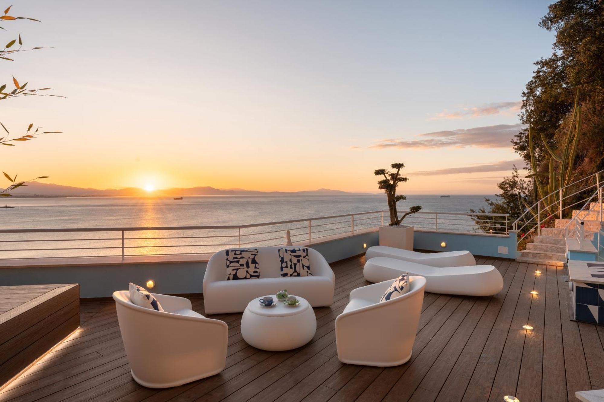 Laguna Blu - Overlooking The Sea On The Amalfi Coast *